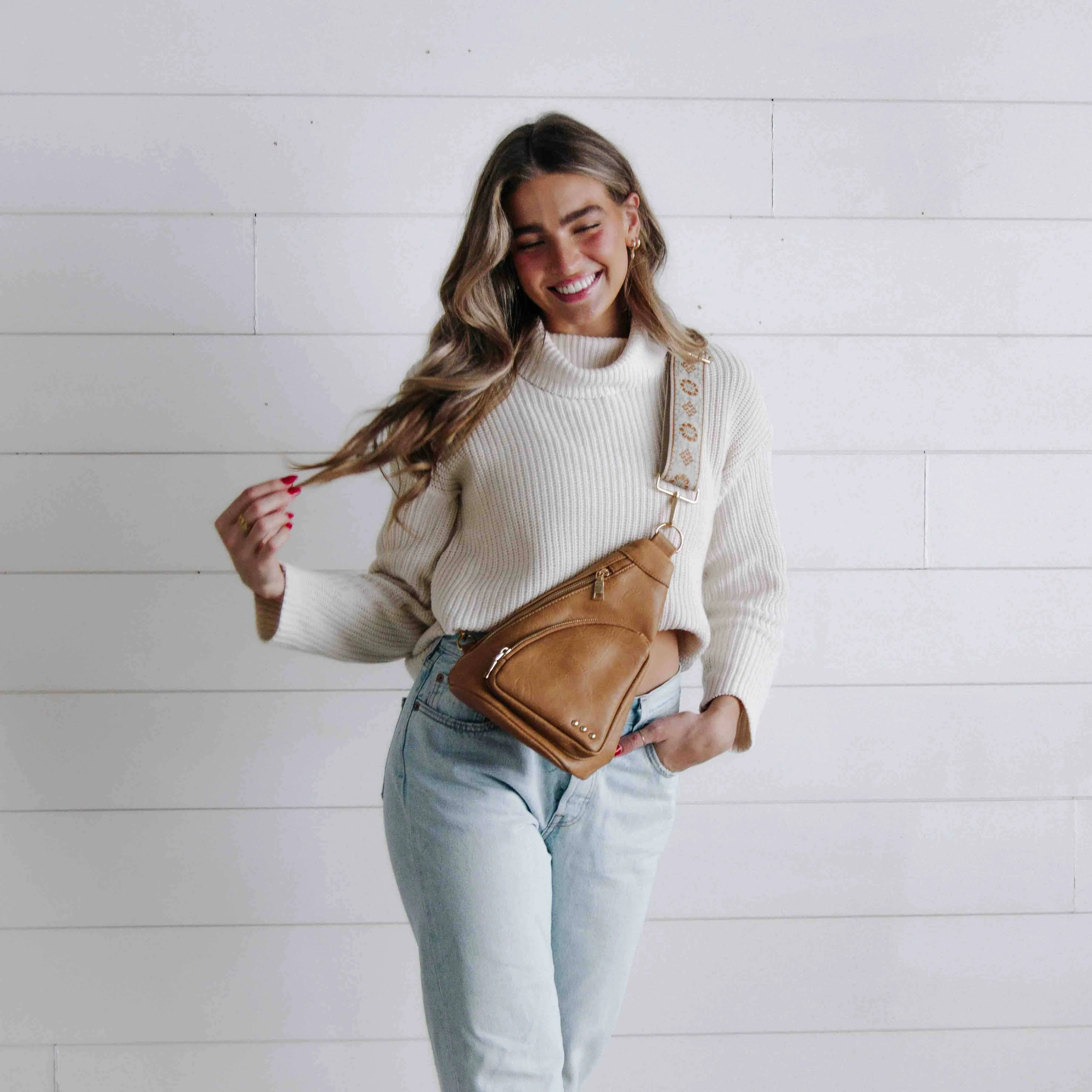 Austin Sling Bag: Caramel